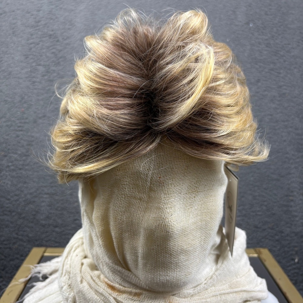 Smile Everyday C100 Short Blonde Layered Pixie Synthetic Wig 21.5-22.5 Average‎